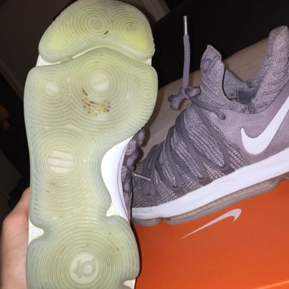 KD 10 size 10.5 - Picture 3 of 3